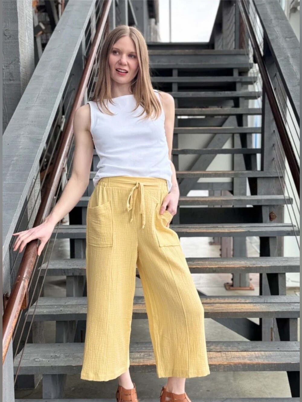 Indigo Rein wide-leg pants are a pair of mustard yellow crinkle gauze Size Large